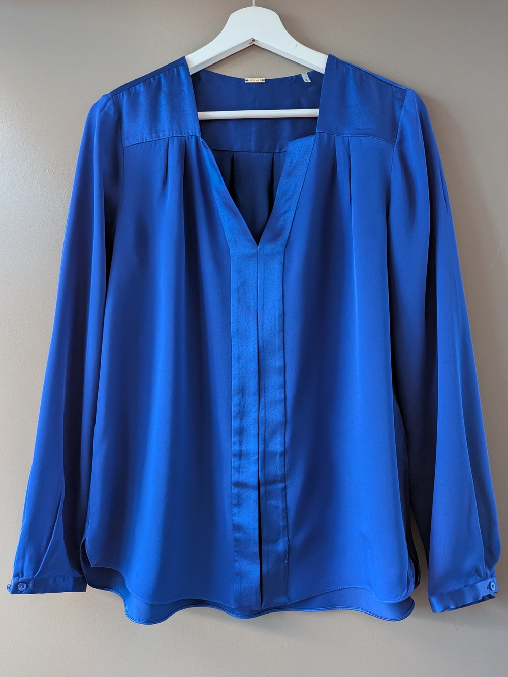 Elie Tahari Cobalt Royal Blue 100% Silk V-Neck Blouse M/L Quiet Luxury Corporate